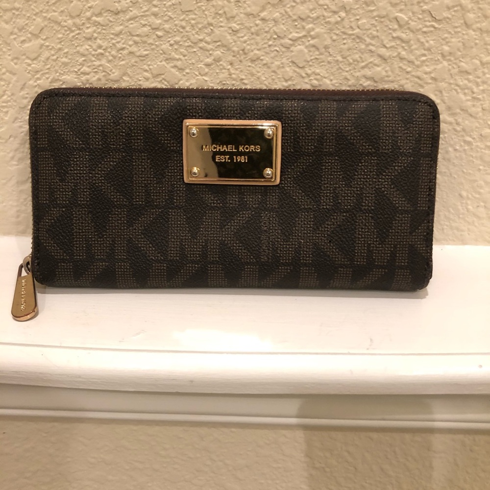 Michael Kors Signature Wallet